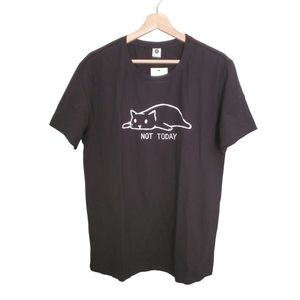 Black lazy cat short sleeve round neck tee